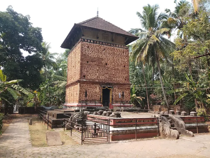keezhthali-mahadeva-temple-kodungallur-history